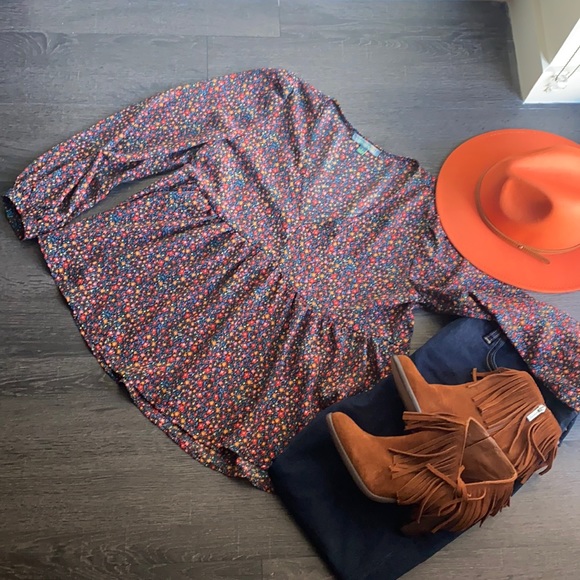Barely worn!   Nordstrom floral top - Picture 1 of 7